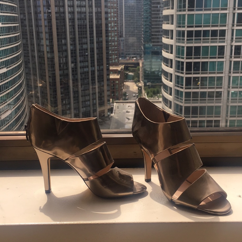 Never worn Vince Camuto heels
